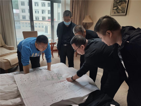 山東科技大學(xué)實(shí)用礦山壓力研究中心主任石永奎教授、郝建博士應邀赴龍煤雙鴨山礦業(yè)集團進(jìn)行技術(shù)交流